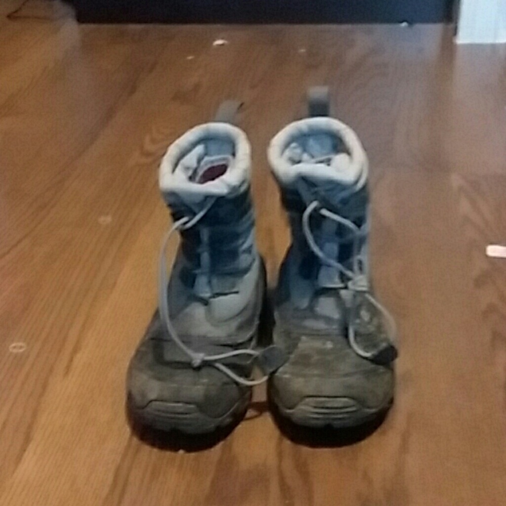 Snow boots
